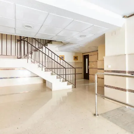 Amplio Con 4 Y 2 Banos - Great With 4 - 2 Baths Apartment