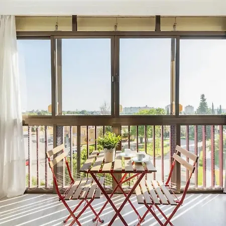 Amplio Con 4 Y 2 Banos - Great With 4 - 2 Baths Apartment