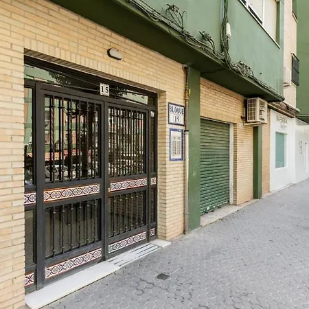 Amplio Con 4 Y 2 Banos - Great With 4 - 2 Baths Seville