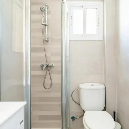 Amplio Con 4 Y 2 Banos - Great With 4 - 2 Baths Seville