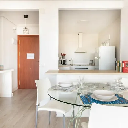 Amplio Con 4 Y 2 Banos - Great With 4 - 2 Baths Seville