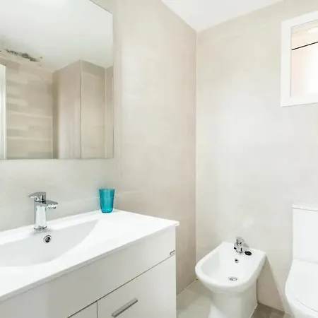 Amplio Con 4 Y 2 Banos - Great With 4 - 2 Baths *